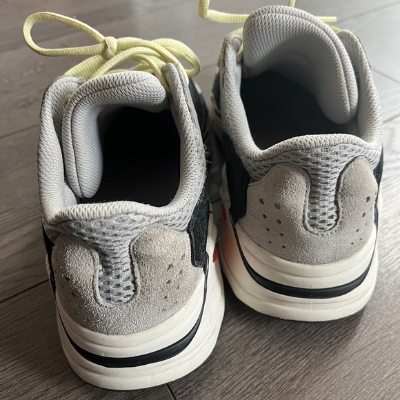 adidas Yeezy boots 700 - Picture 3 of 8